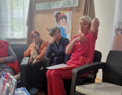 Profilaktyka w Domu Seniora+. Centrum Zdrowia Tuchów dociera do seniorów poza gabinetem